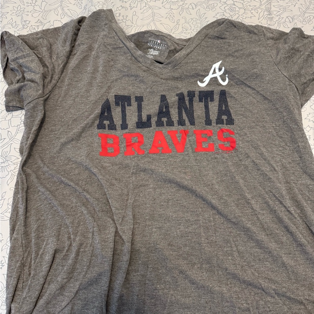 Atlanta Braves Women’s Gray T-Shirt